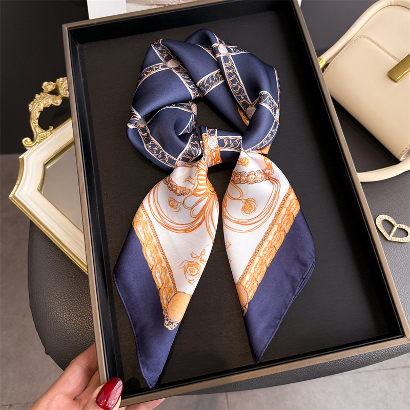 Blue Classic Chain Print Squar - đánh giá và giá Ascot Neck Scarf
