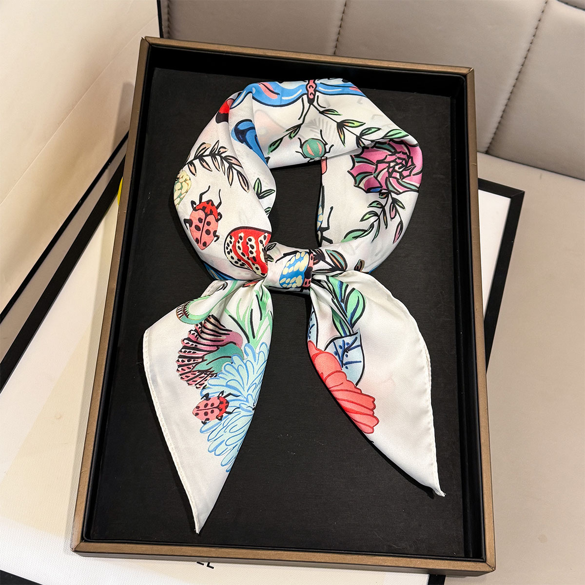 2026 New Butterfly Print Silk  - đánh giá và giá Ascot Neck Scarf