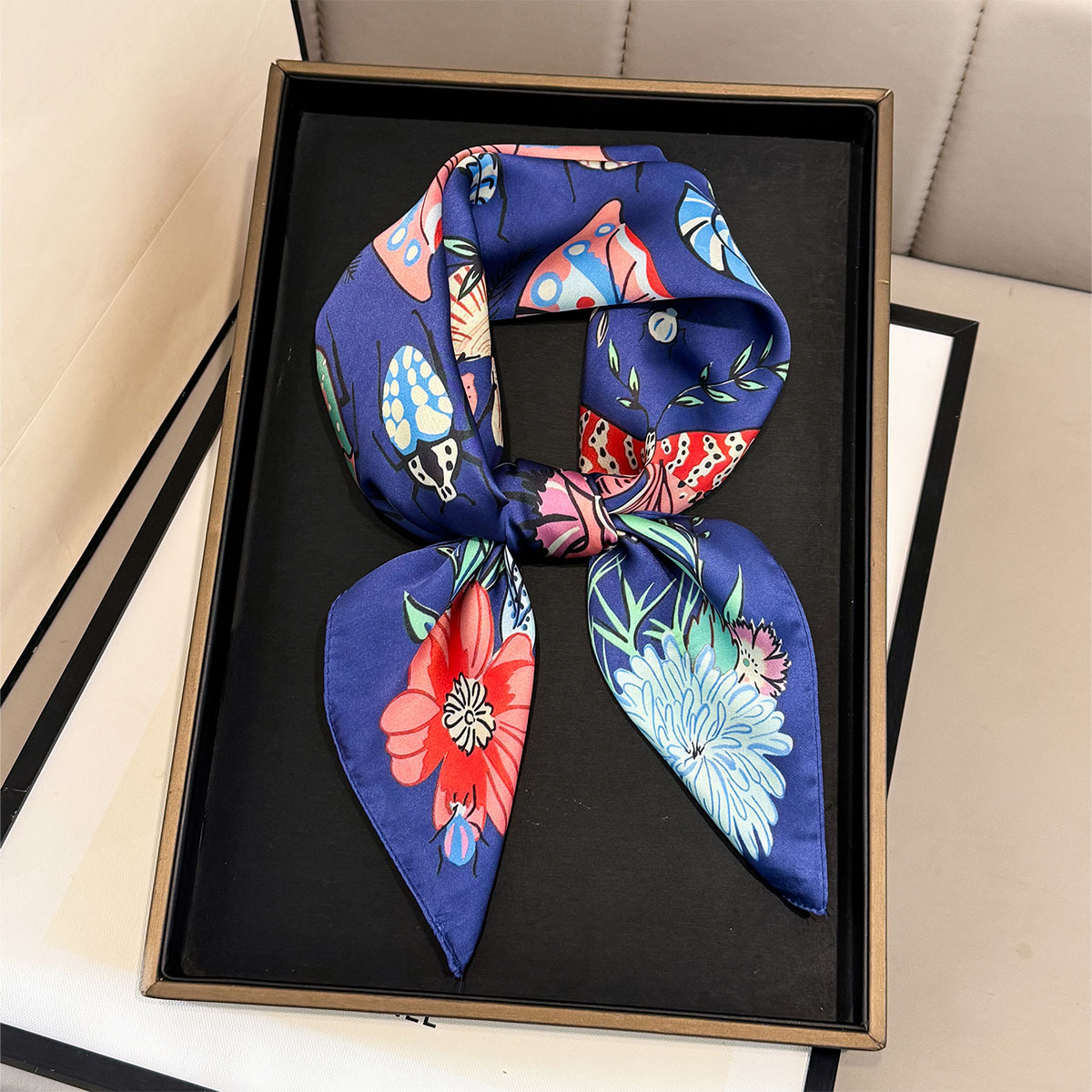 2026 New Butterfly Print Silk  - đánh giá và giá Ascot Neck Scarf