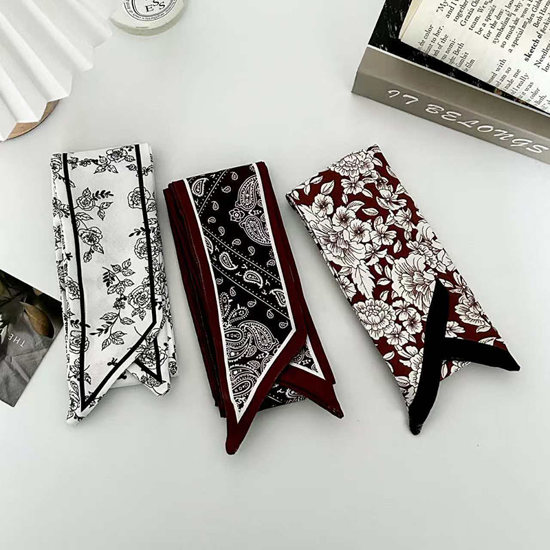 Luxury Fashion Woman Skinny Si - đánh giá và giá Ascot Neck Scarf