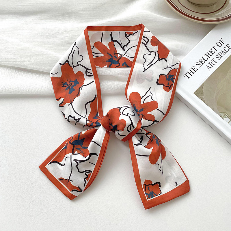New luxury Brand Model Small S - đánh giá và giá Silk Neck Scarf